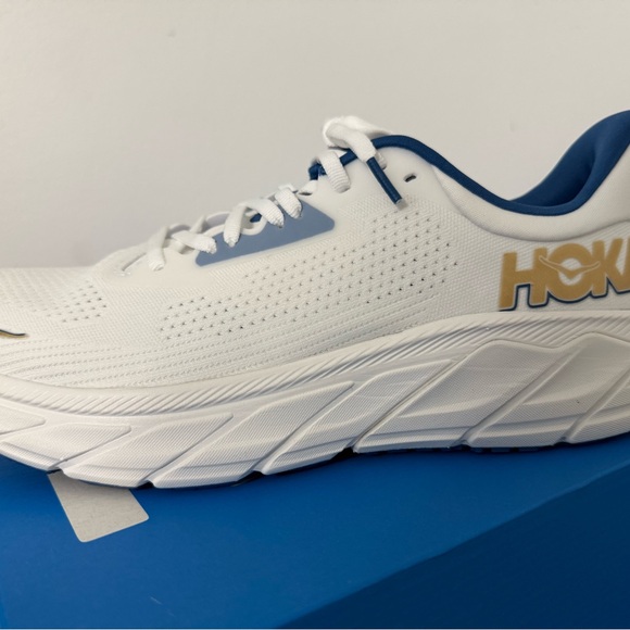 Hoka Arahi 7 Running Sneakers - Picture 3 of 4